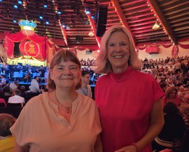 Rechts BR-Intendantin Dr. Katja Wildermuth, links BMR-Generalsekretärin Karin Rawe