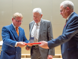 Auszeichnung: Verleihung der Otto-Jochum Medaille sowie der Staatlichen Anerkennung als Chorleiter*in im Laienmusizieren (Foto: Peter Mößmer)