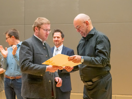 Auszeichnung: Verleihung der Otto-Jochum Medaille sowie der Staatlichen Anerkennung als Chorleiter*in im Laienmusizieren (Foto: Peter Mößmer)